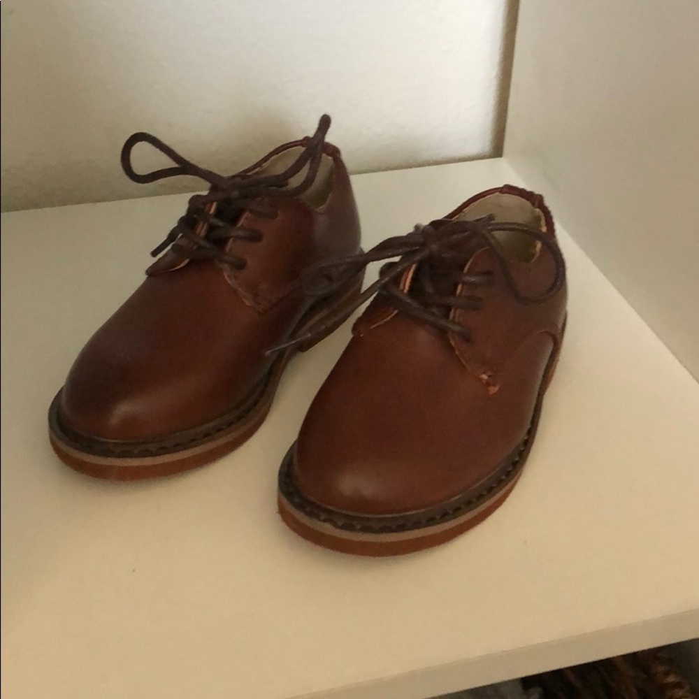 BRAND NEW brown leather loafers